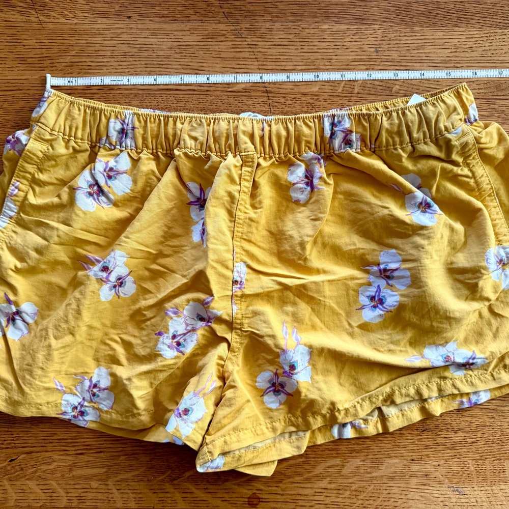 🌼 Patagonia Women’s Baggies Shorts – Yellow Floral – Size XL – VGUC - Picture 2 of 3